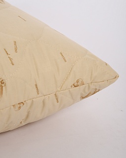 Подушка 50х70 Овечка (внешний слой: синтетическое волокно с добавлением шерсти, наполнитель: искусственный лебяжий пух, чехол: тик смесовый)