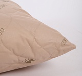 Подушка 50х70 Верблюд (верхний слой: синтетическое волокно с добавлением шерсти, наполнитель: искусственный лебяжий пух, чехол: тик смесовый)